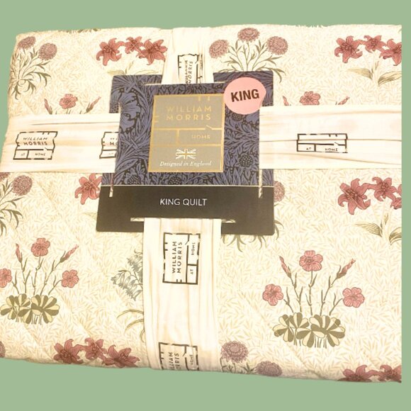 William Morris King Quilt Lily Flower Lavender Floral 106 in. x 90 in. - Picture 1 of 3